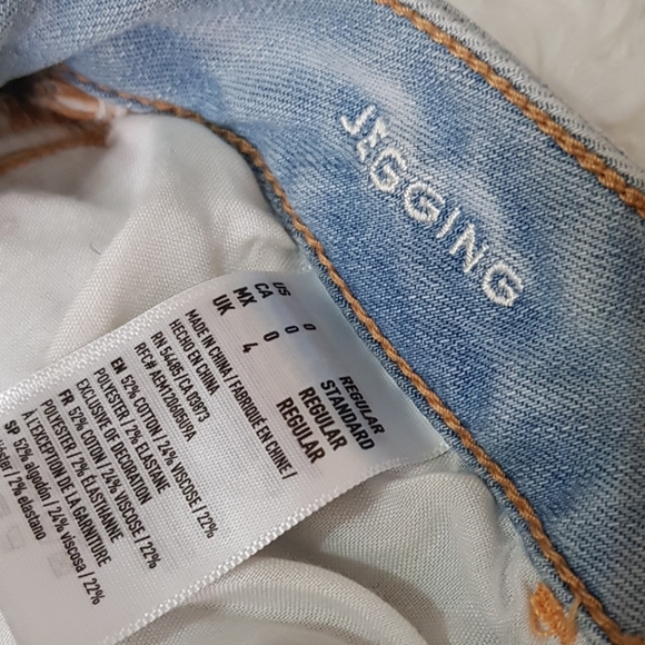 AE DISTRESSED LIGHT WASH Y2K LOW RISE JEGGINGS - Picture 3 of 8